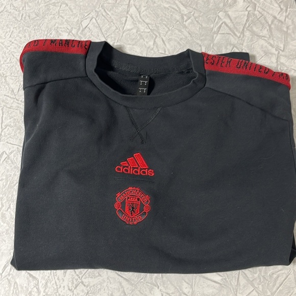 Adidas Manchester United sweatshirt with embroidered details size medium - Picture 5 of 15